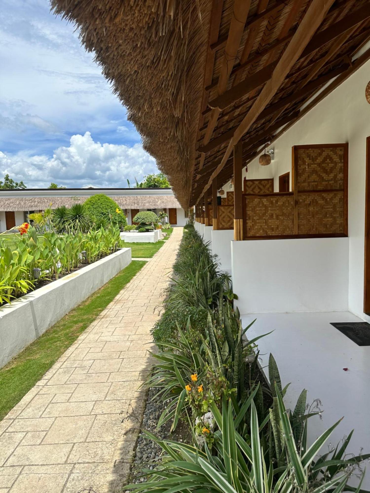 Treeshade Resort & Spa Moalboal Exterior photo
