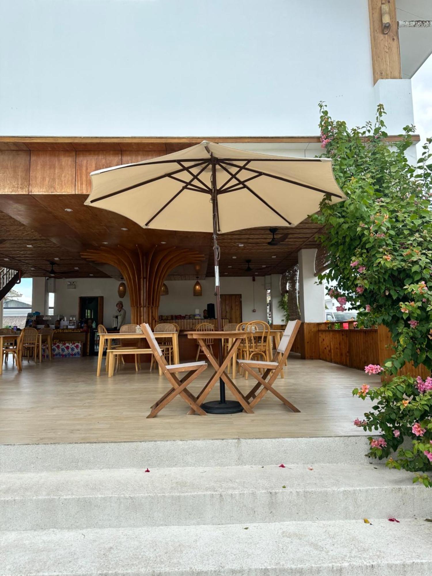 Treeshade Resort & Spa Moalboal Exterior photo